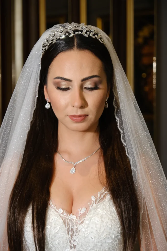 Gelin makyajı ve saç stilizasyonu