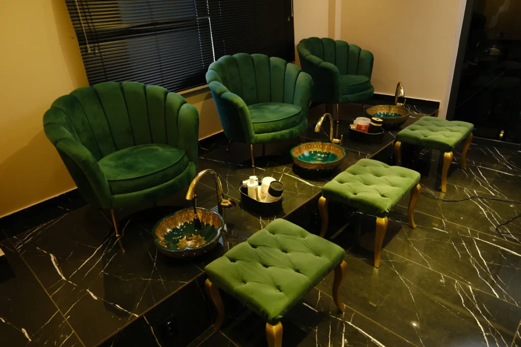 Pedikür yeşil koltuk salon detayı